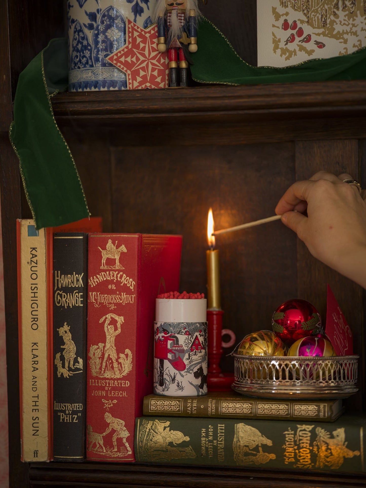 Archivist Snowy Letterbox Large Cylinder Matches