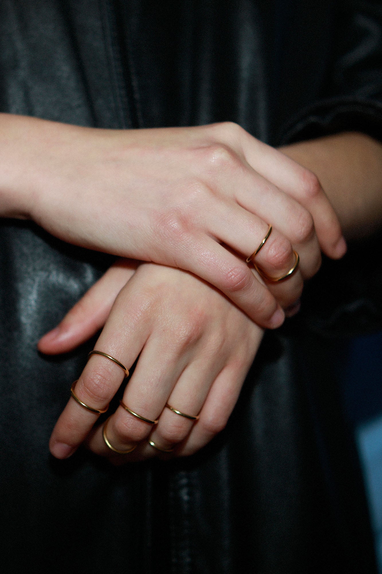 BEATRIZ PALACIOS A02-SUS Thick Infinity Ring Gold