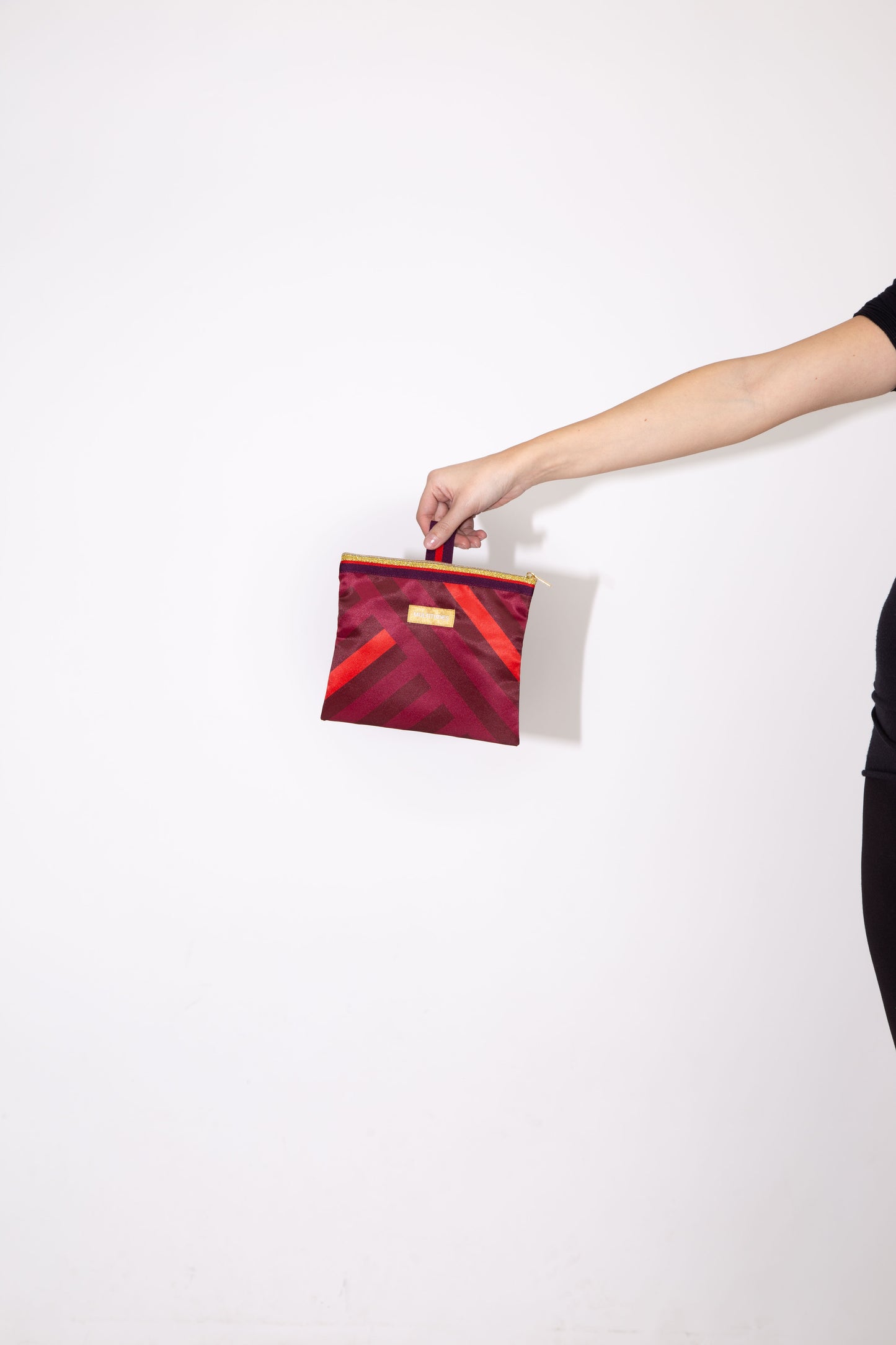 MULTITUDES Stefania Y BAG