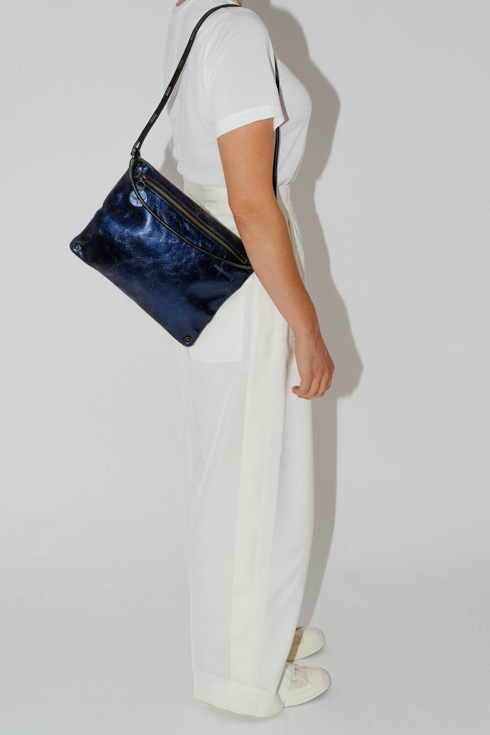 INA KENT Moonlit Bag - crackled navy