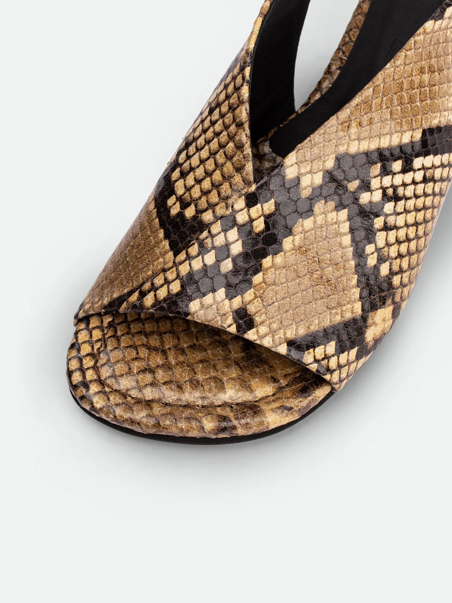 Poeve Christin Sandals