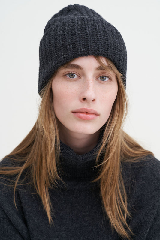 Filippa K Corinne Rib Hat Antrhacite 30996