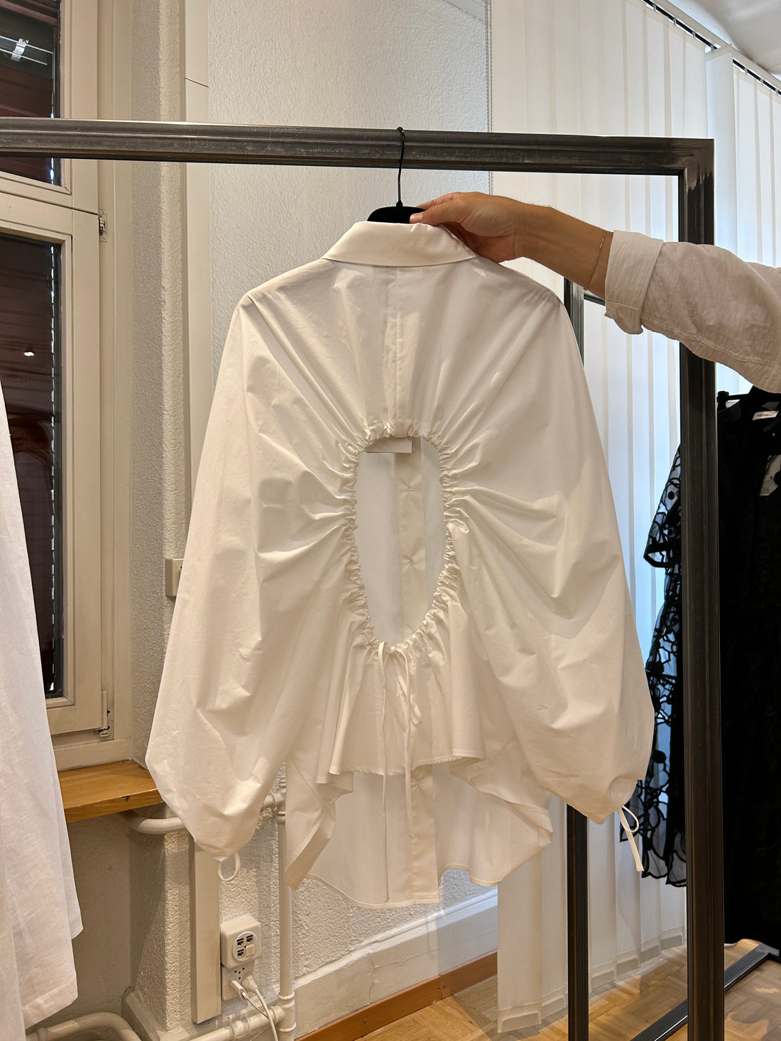 Meimeij Cut-Out Shirt