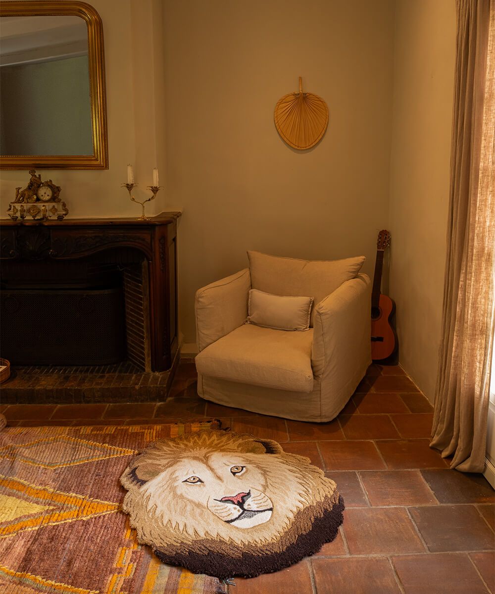 Ari Lion Head Rug Large