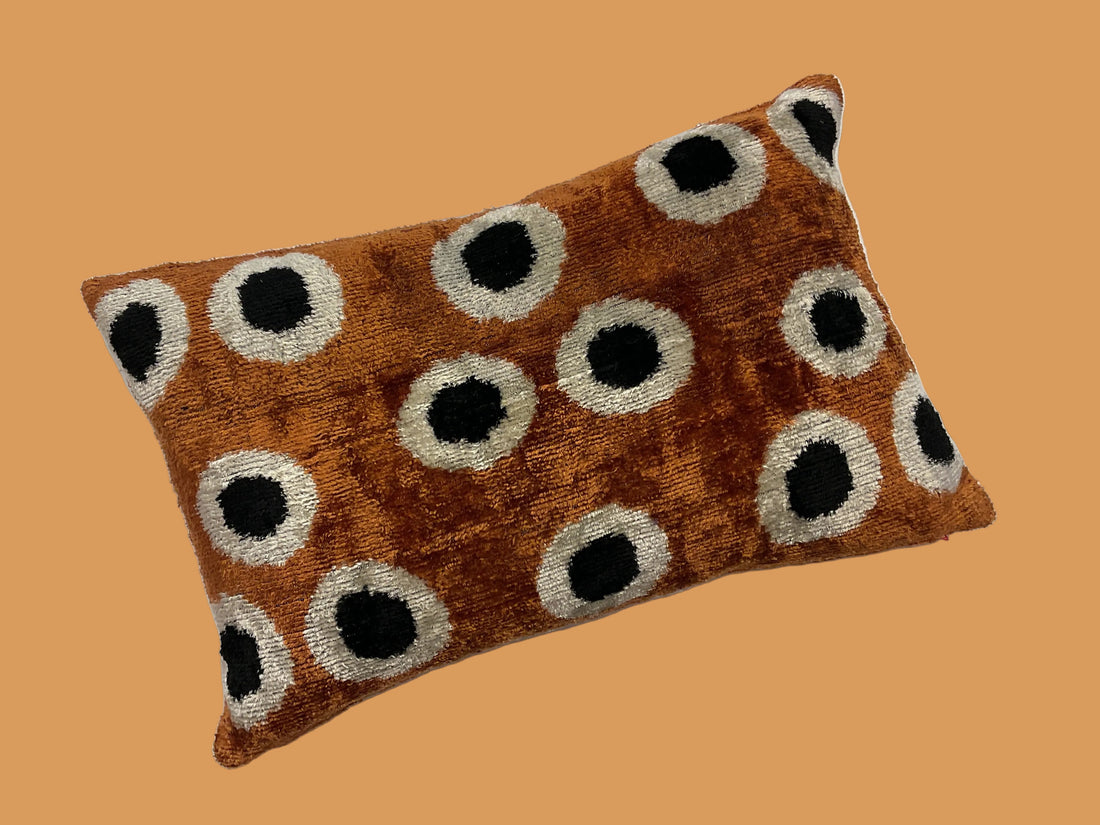 Velvet Cushion Spotted 25X40