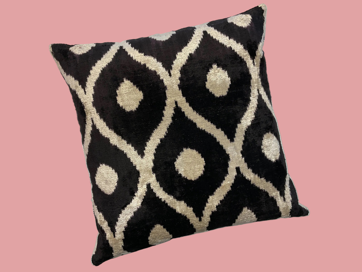 Velvet Cushion Black/White 50X50
