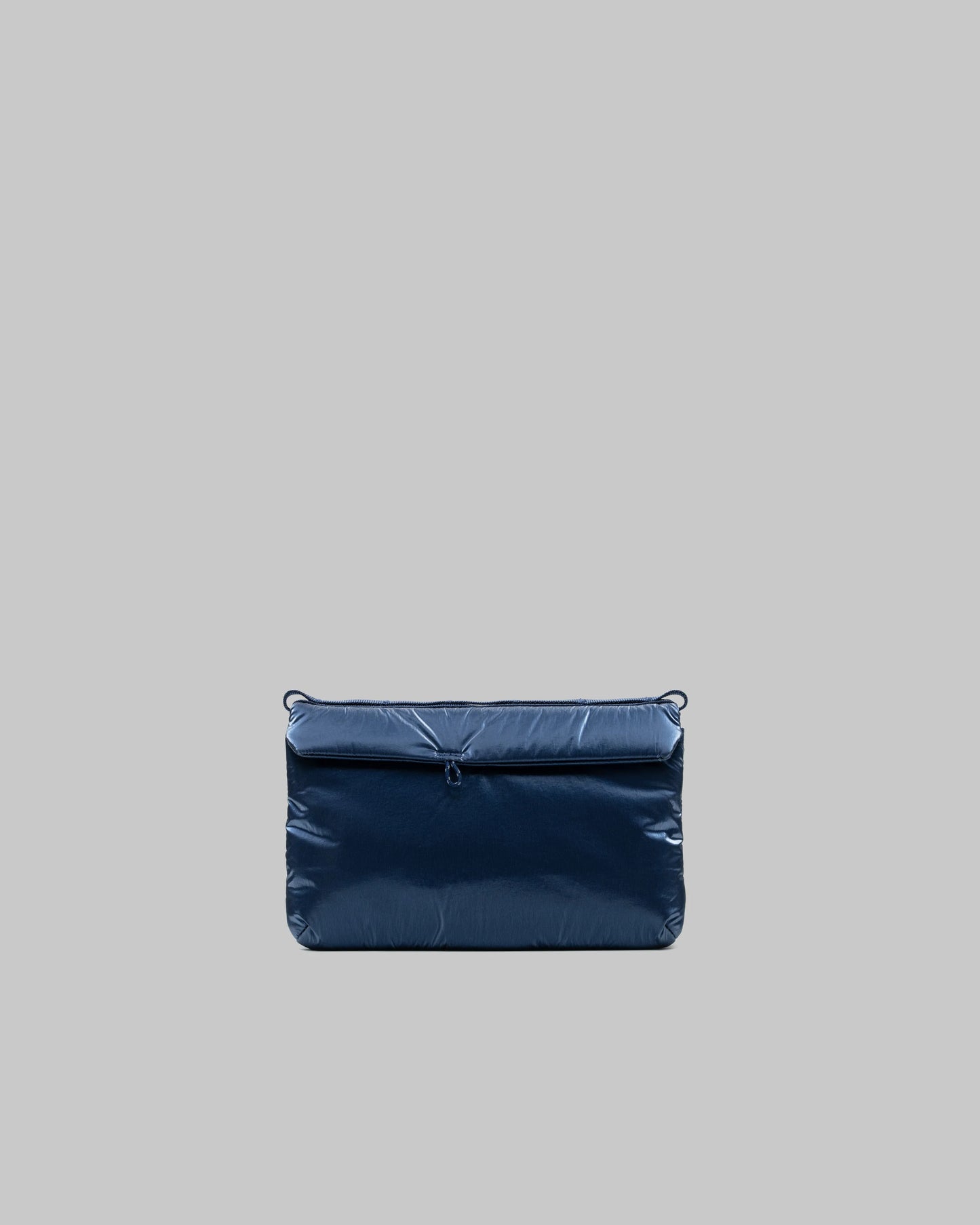 TOPOLOGIE Flat Sacoche Small Blue Metallic Puffer