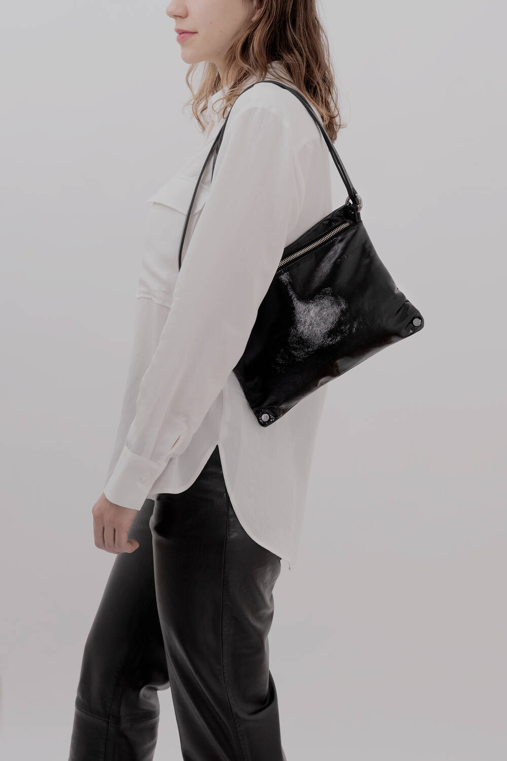 INA KENT Moonlit Bag- patent black